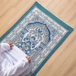 Islamic Prayer Mat: Chenille Carpet for Prayer